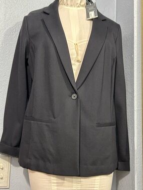 Classic Single-Button Black Blazer